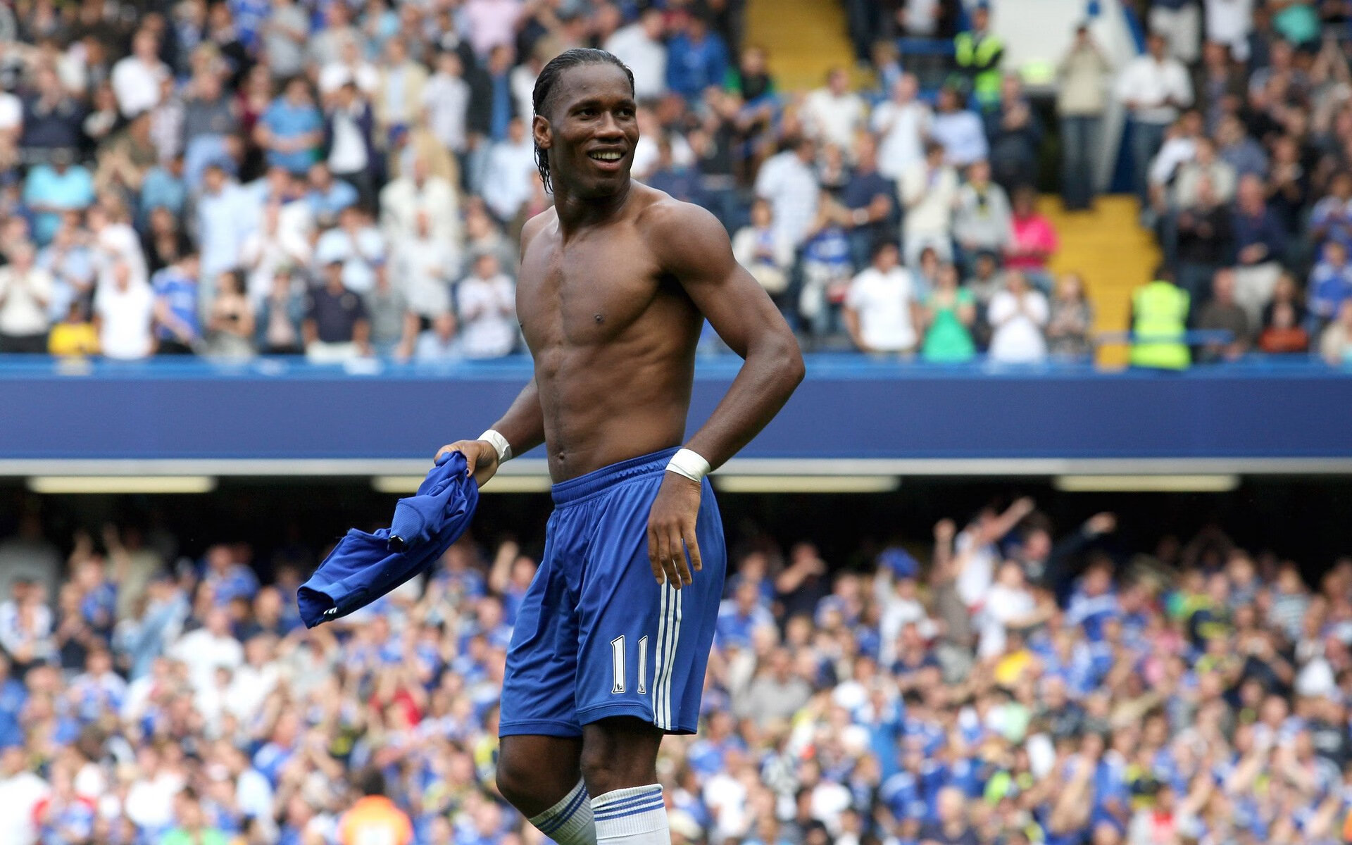 唐纳德·高尔通过精准的反击与突破，一次次撕裂对方防线